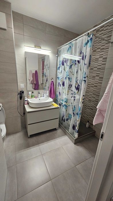 Vand apartament cu 2 camere situat in GranVia Park Lujerului