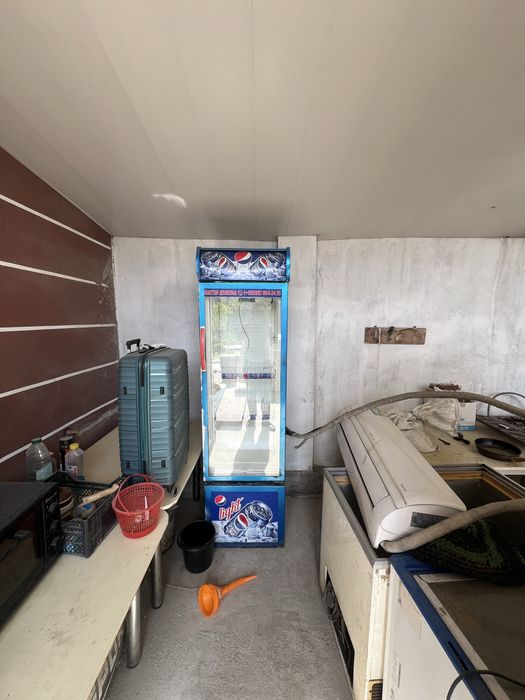 3ta b/y xolodinnik sotiladi