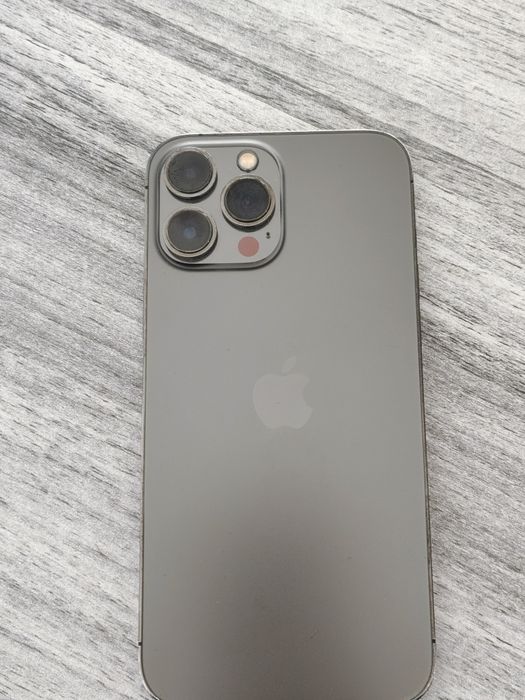 Ipone 13 pro max telefon umuman aybi yo'q ochilmagan usta ko'rmagan.