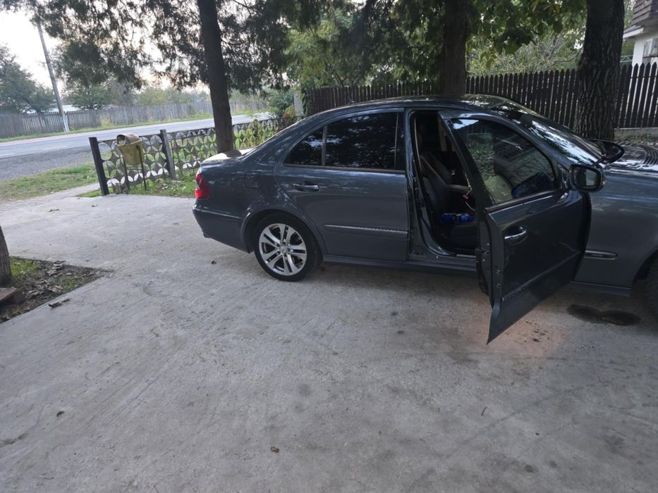 Vând Mercedes E280 cdi