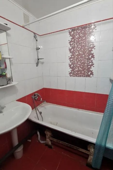 Спочно продам 2 ком кв 54 м2 в 4 микрорайоне