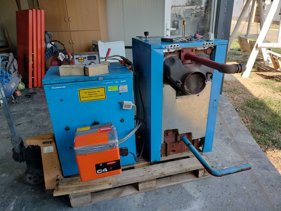 Vând ancalziri centrale pe peleți lemne și injector combustibil ulei.