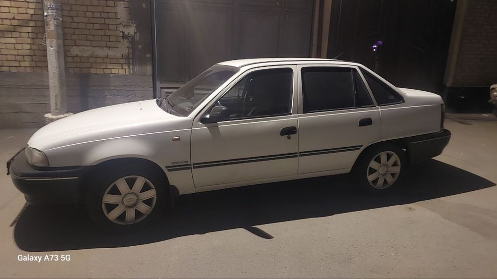 Nexia 1 2008 sotiladi