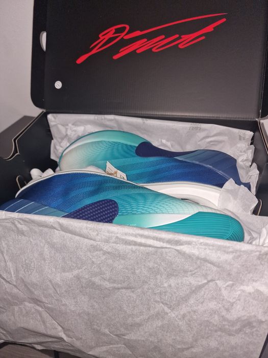 Adidasi de baschet don issue 7 noi