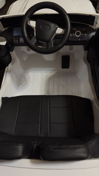 Продам машинку на пульту