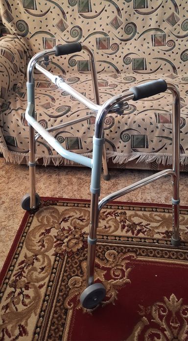 Ходунки для взрослых.