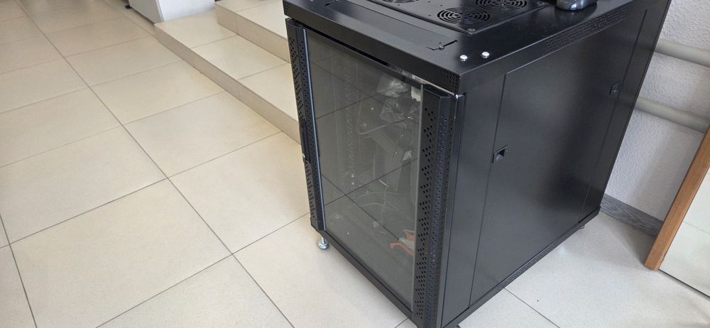 Серверный шкаф напольный