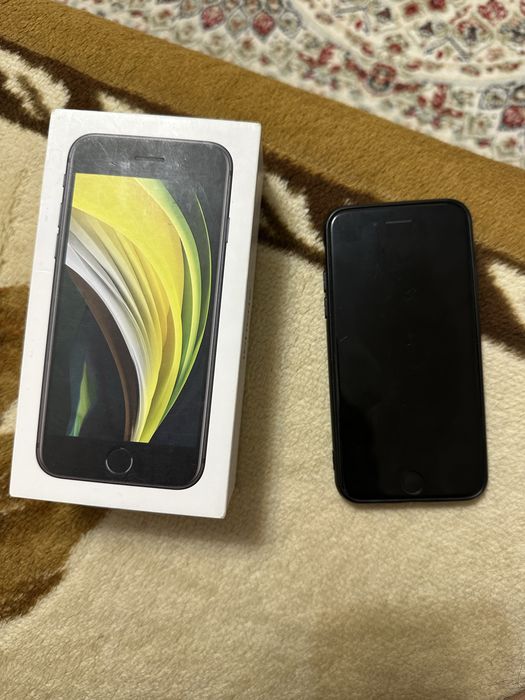 Айфон се 2020.