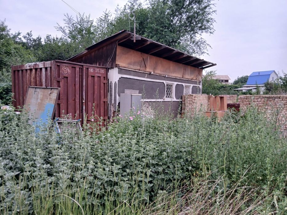 Дачный участок с жилым вагончиком