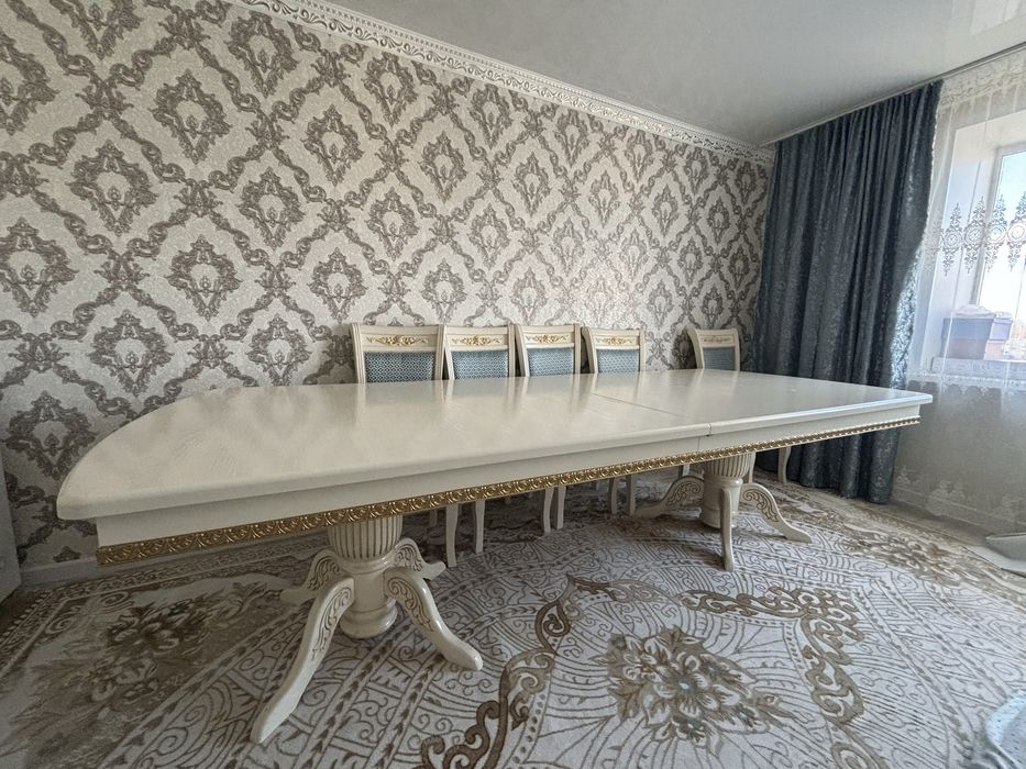 Продается стол деревянный