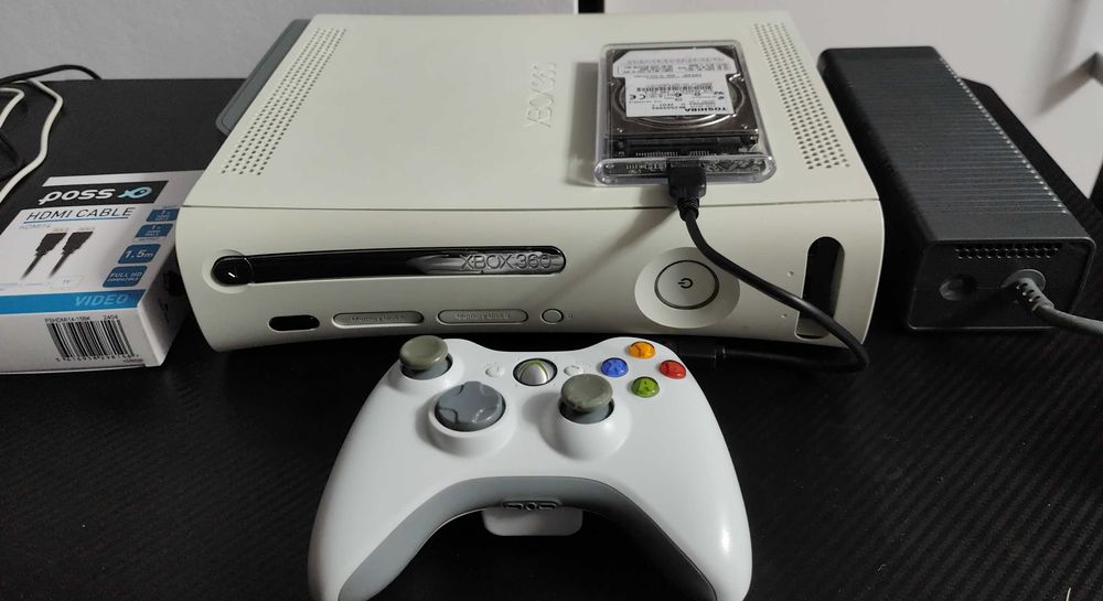 Xbox 360 modat ,43 de jocuri de top,GTA 5,Minecraft,NFS,maneta,cabluri