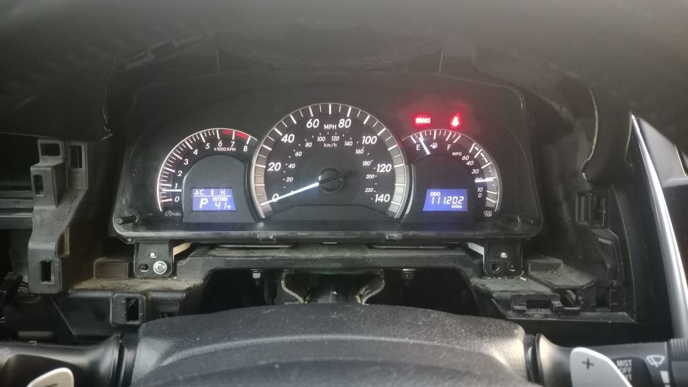 Продается щиток приборов камри 50