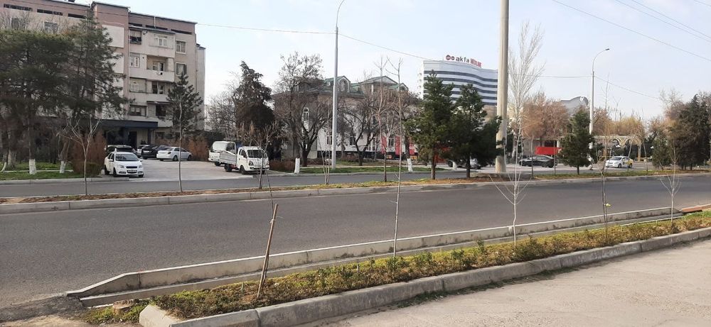 Продается под офис 4 комн. квартира.