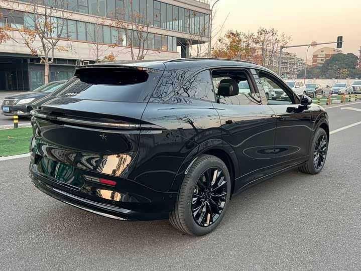 Zeekr 7X  Электро 780км  AWD 784 л.с. Быстрая зарядка