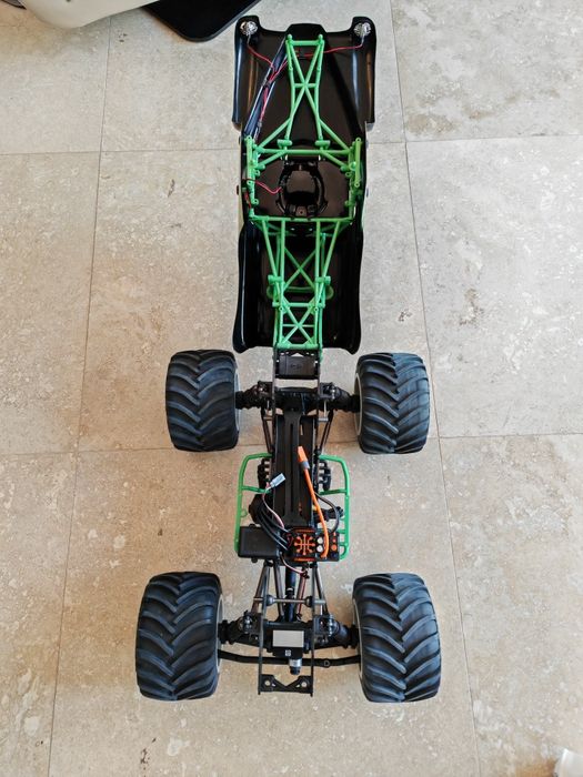Automodel RC Losi 1/8 LMT Grave Digger 4x4 Brushless