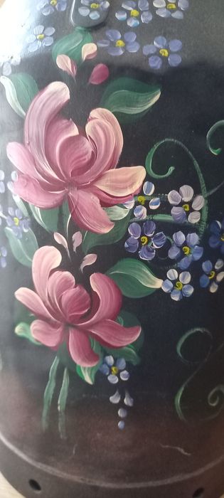 Pictură pe vase decorative