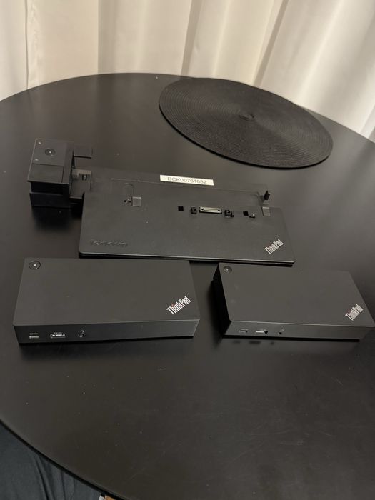 Lenovo ThinkPad USB-C Dock, Gen2 si Pro Dock