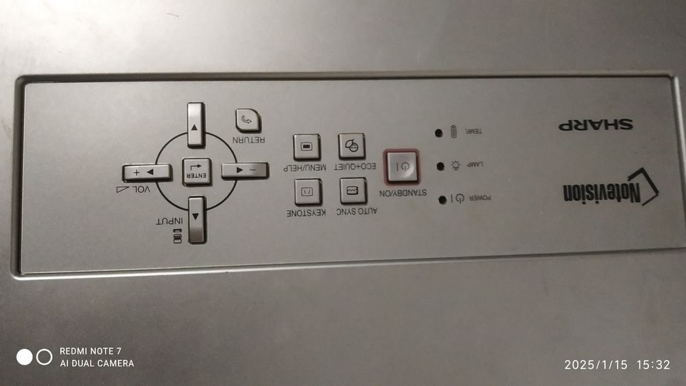 Проектор SHARP HD 6 метирга 3 тиник курсатади