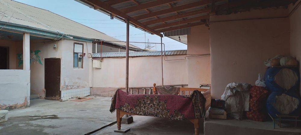 Chuqursoyda zudlik bilan hovlili uy sotiladi