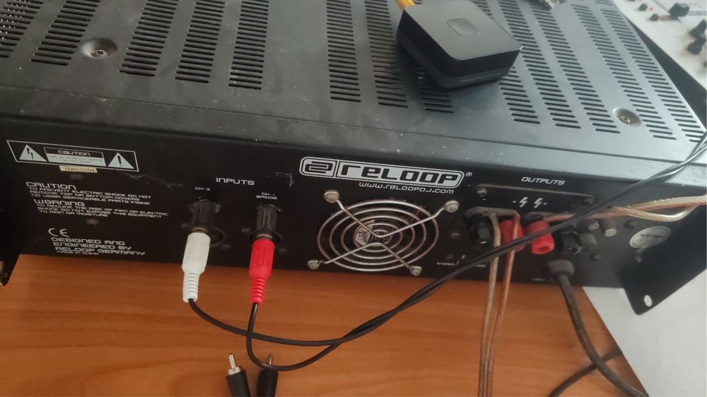 Vand 2 boxe MC Crypt cu statie si mixer