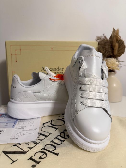 Adidasi Alexander M C Q U E E N  White