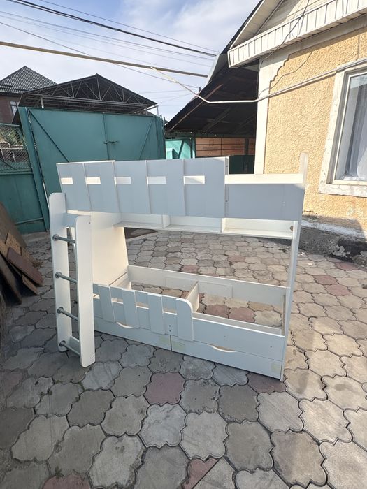Двух ярусная кровать