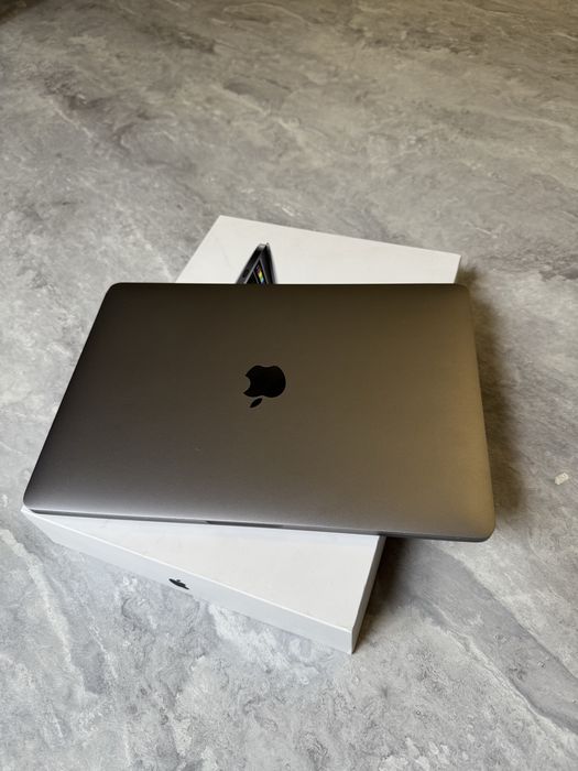 MacBook pro 13 256/8gb