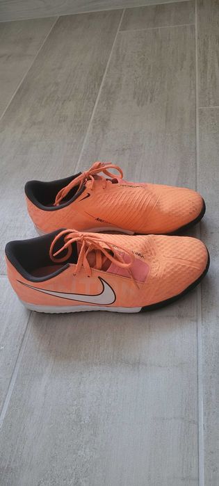 Обувки за футбол Найк,Адидас номер 38 и 37