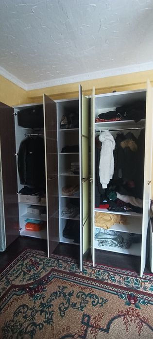 Шкаф платяной для спальни