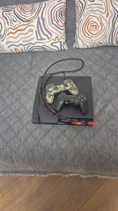 Playstation 3 slim 300gb прошитая + 2 геймпада