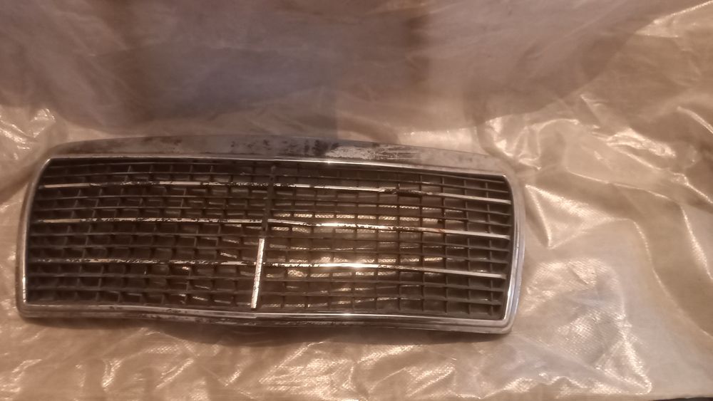 Продам решотку радиатора мерседес