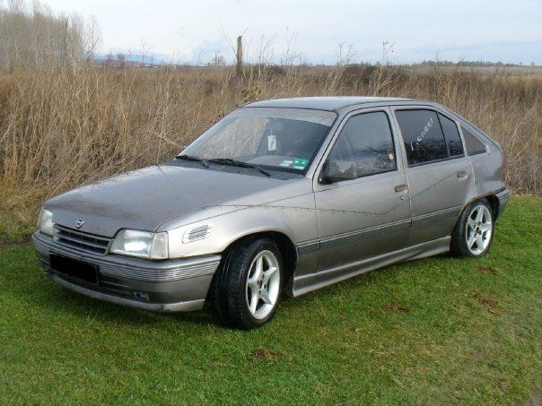 Опел кадет на части