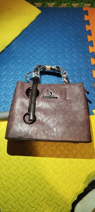 Женская сумочка, не большая