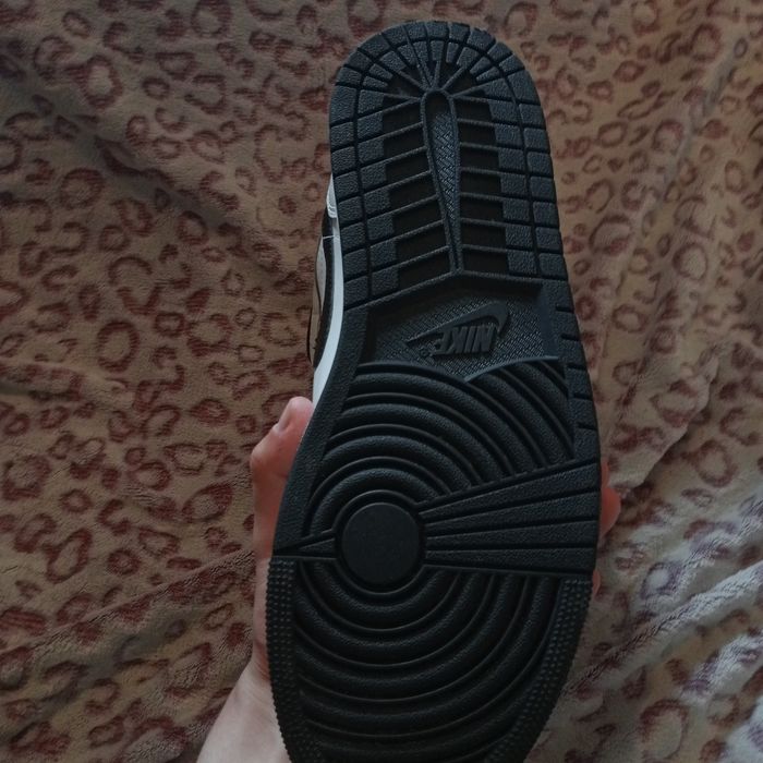 JORDAN 1MID black/white
