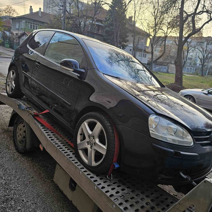 Продавам Голф 5 2.0 140кс на ЧАСТИ както и още около 15 Голфа на ЧАСТИ