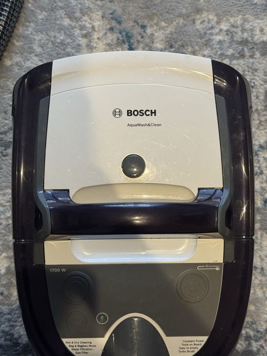 Aspirator cu spalare Bosch  AquaWash&Clean Serie 4 - 1700W
