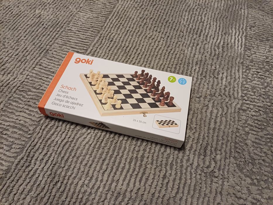 Продавам дървен шах