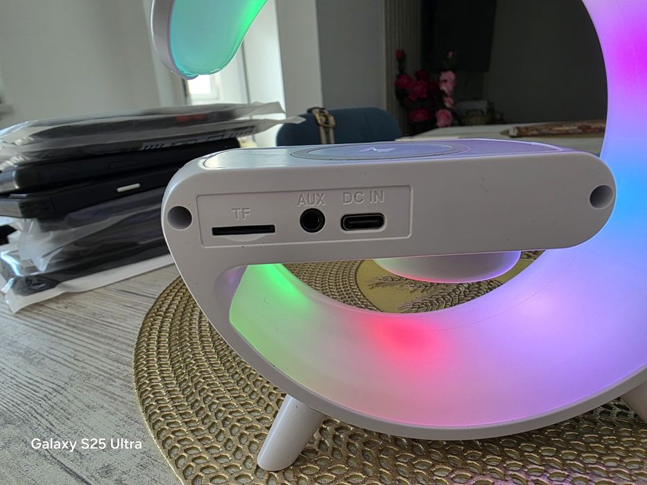 Vând ceas cu incarcare wireless,alarma,muzica si ora si 9 moduri de iluminare