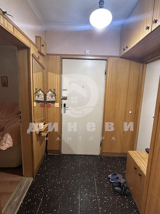 Тристаен апартамент в Железник - Център