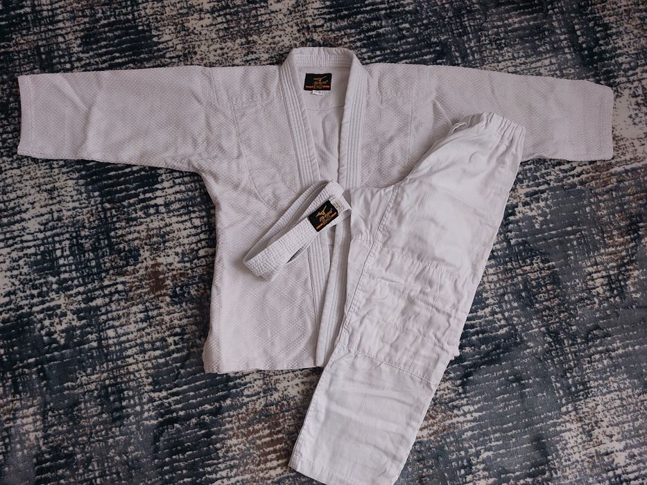 Продам кимоно 130р