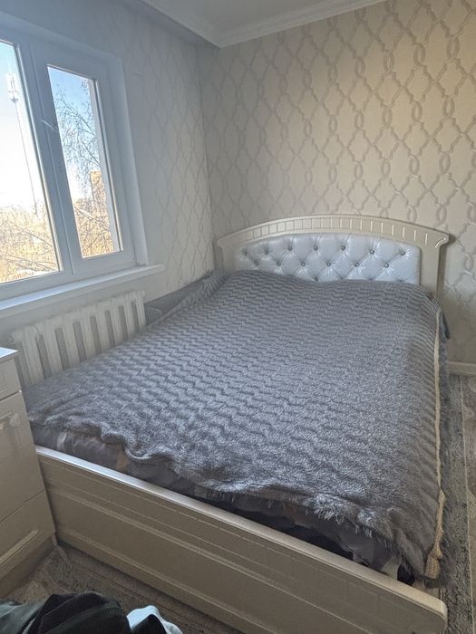 Продам кровать с матрасом