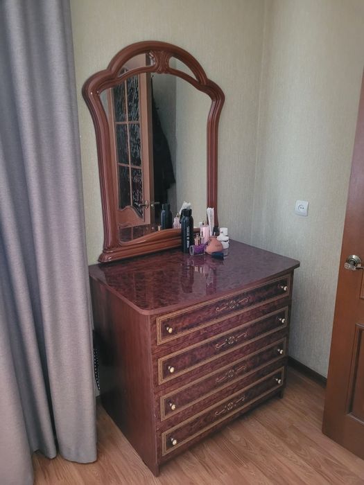 Продам спальный гарнитур недорого