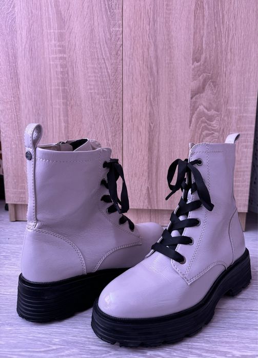 Бежови боти Tamaris