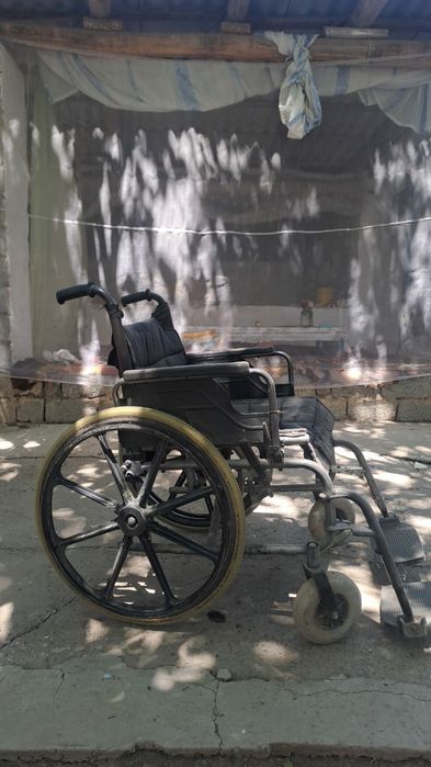 Инвалидни коляска