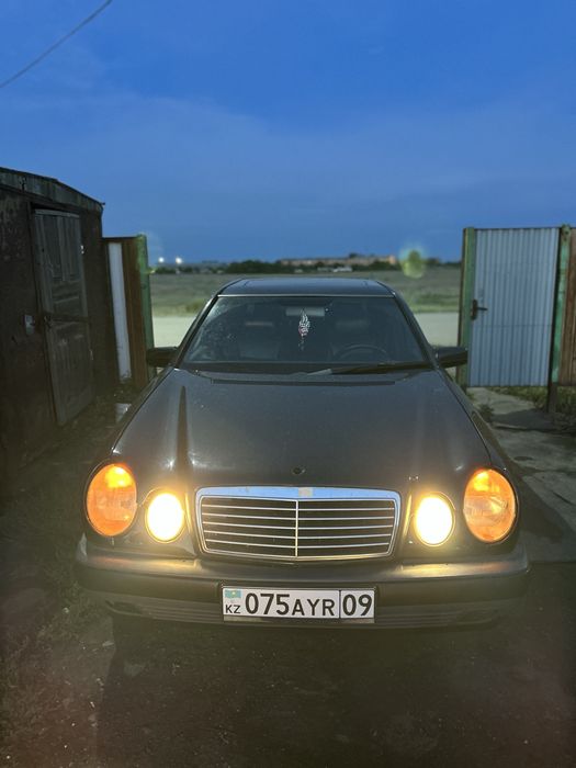 Мерседес 210  автомат