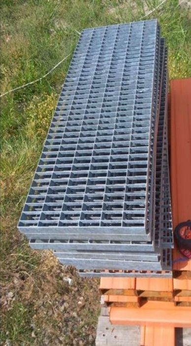 „Trepte zincate grătare zincate | La comandă Livrare în toată țara