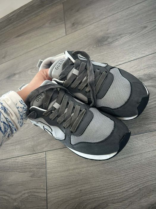 Мъжки оригинални обувки на Guess