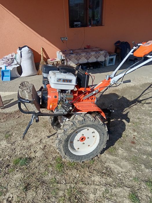 Vând motocultor Ruris 18cp