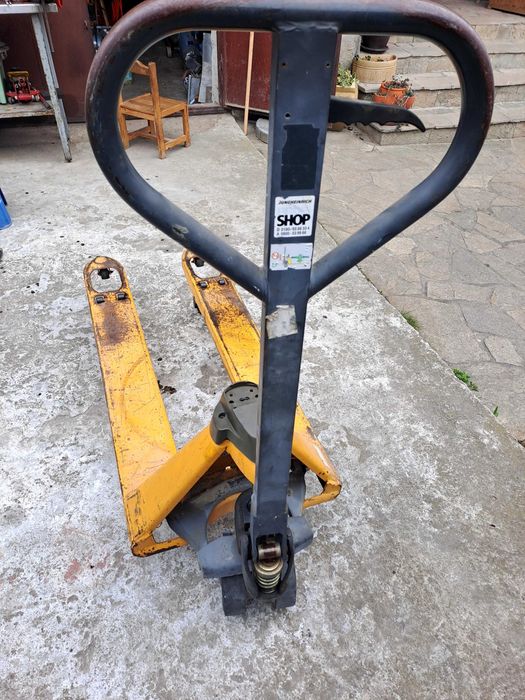 Продавам немска палетна количка Jungheinrich бърза хидравлика .