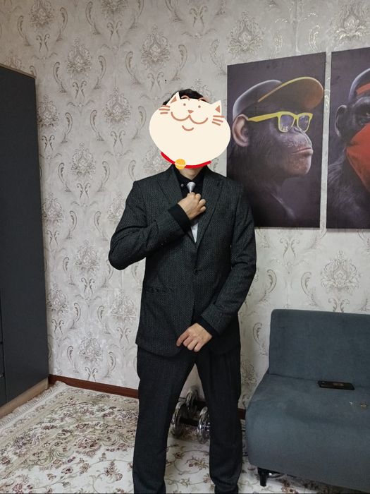 Отличный костюм.